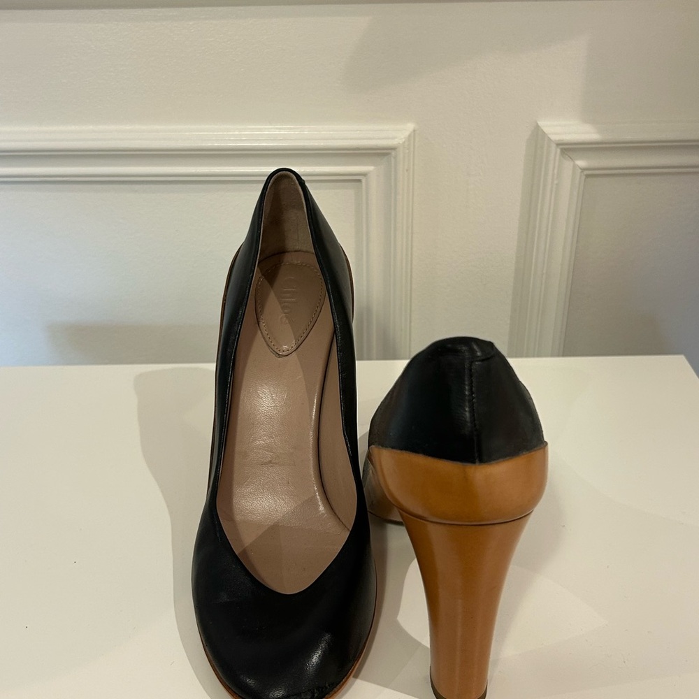 Chloe Black and Tan Leather Heels - Picture 3 of 4